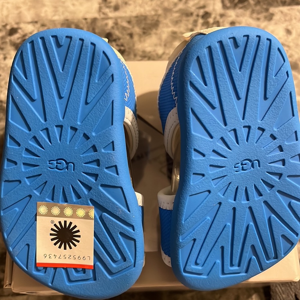 UGG Infant Toddler girls blue sandals, size 02/03-Xs - Picture 6 of 7